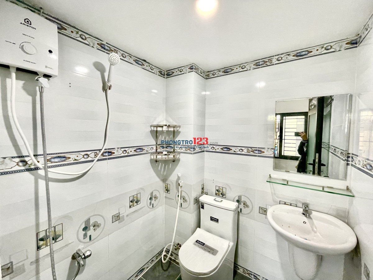 PHÒNG NGAY ĐẠI LỘ 3 - CAO ĐẲNG KINH TẾ ĐỐI NGOẠI - GLOBAL CITY 30m2 CÓ MÁY LẠNH Ở 3-4 BẠN GIÁ RẺ