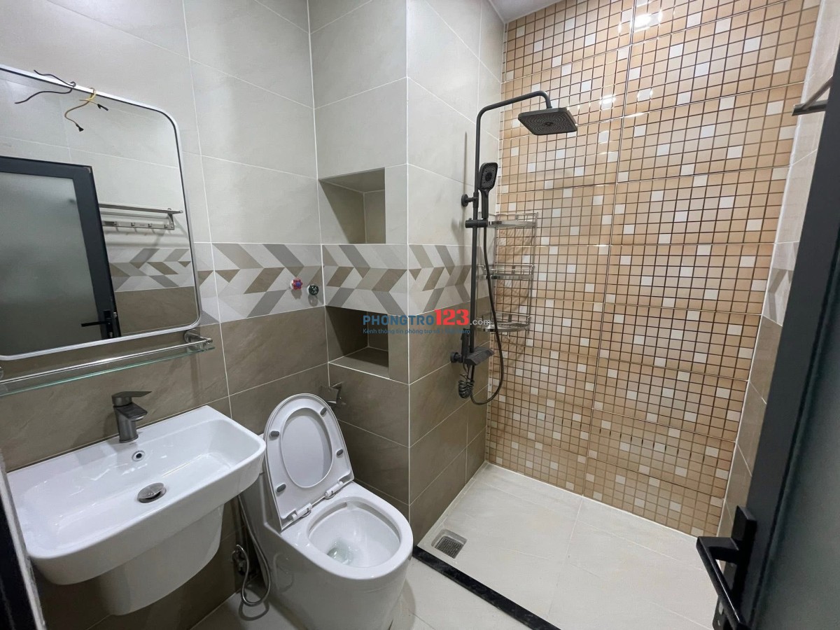 KTX Nam Nữ cách cổng chính IUH 5' đi bộ
