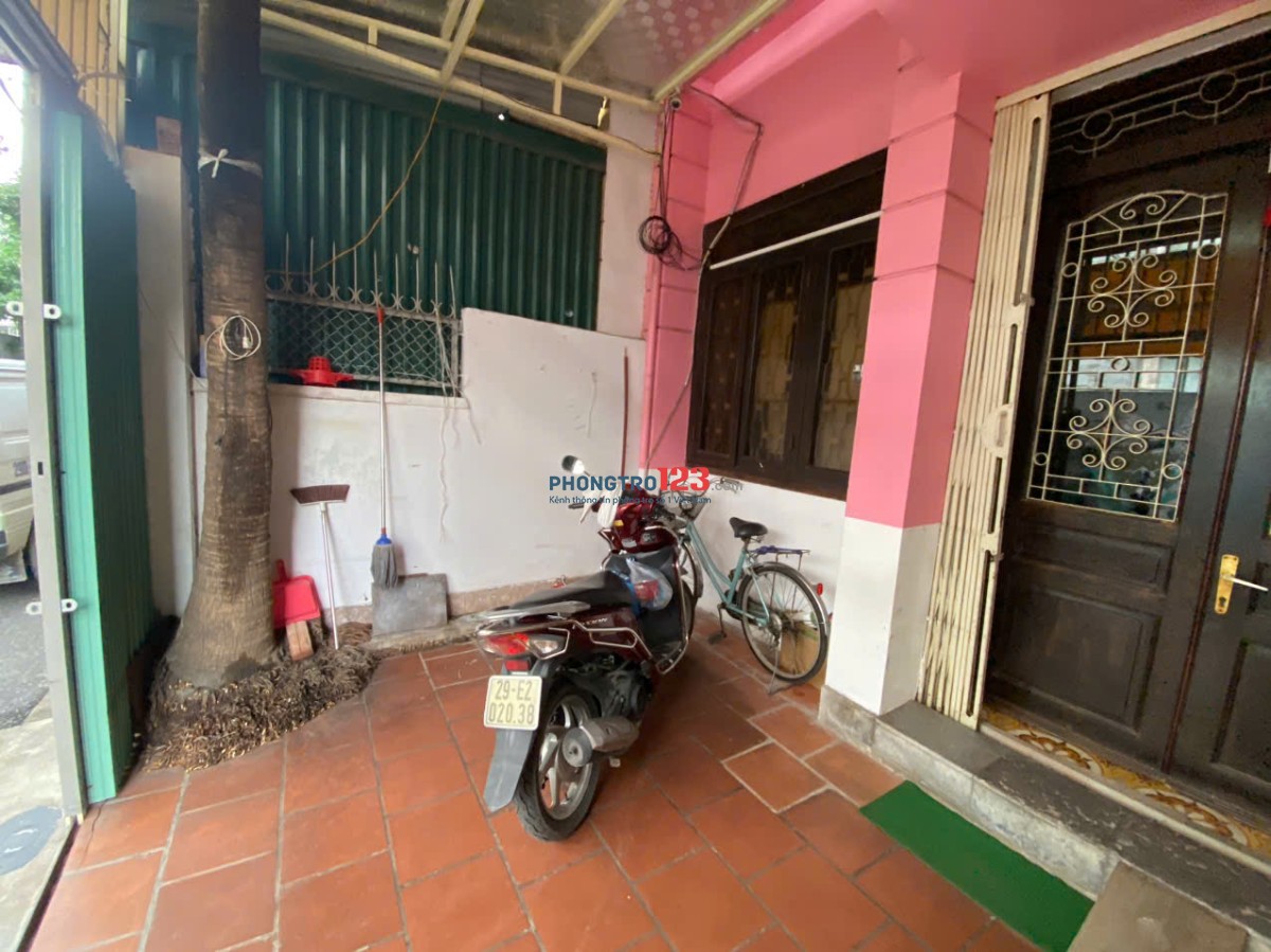 Chính chủ cho thuê nhà DT 12 m2 mặt phố Khương Thượng, tiện KD, gần chợ, trường ĐH Thủy lợi, mầm non