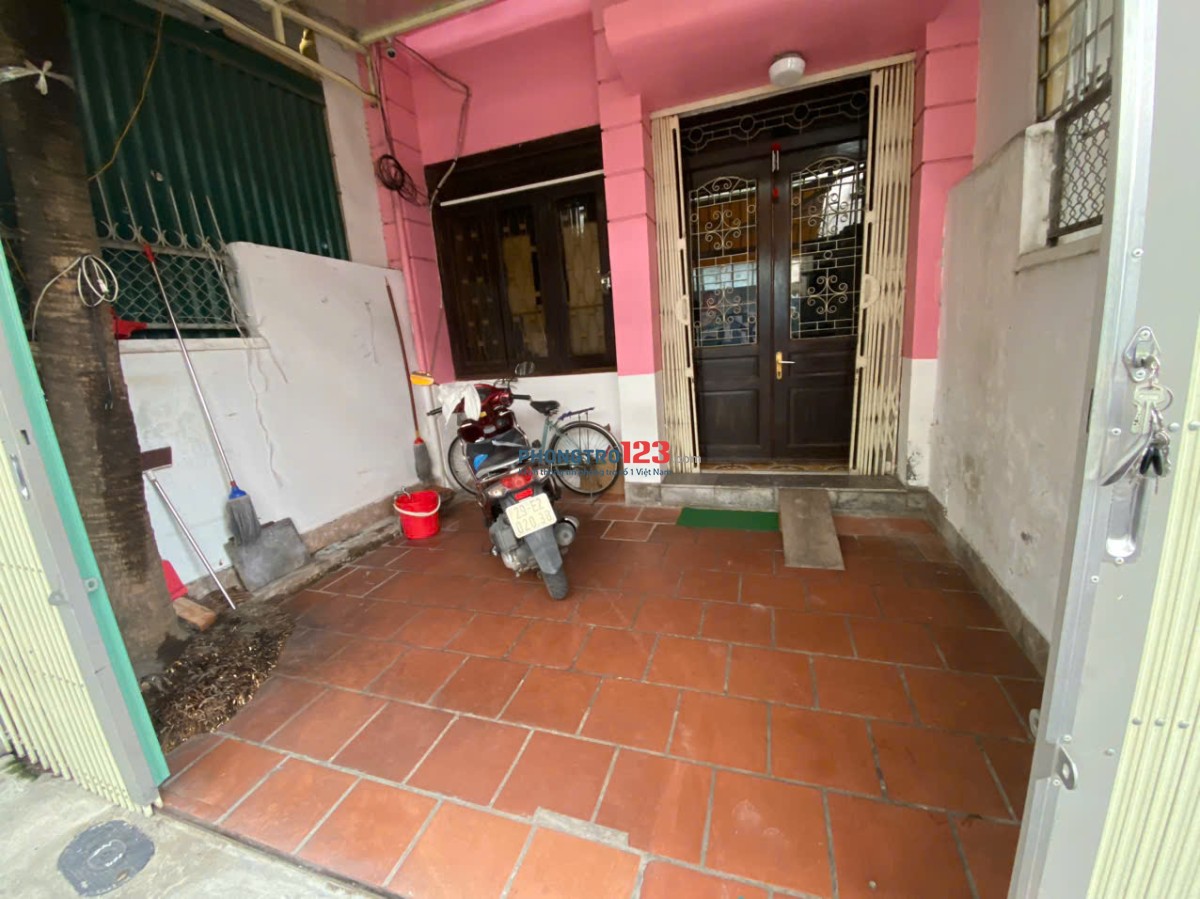 Chính chủ cho thuê nhà DT 12 m2 mặt phố Khương Thượng, tiện KD, gần chợ, trường ĐH Thủy lợi, mầm non