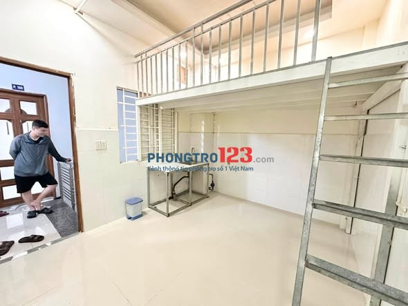 Phòng trọ 2tr8 cách ĐH Công Thương 10 phút hẻm 666 Lê Trọng Tấn
