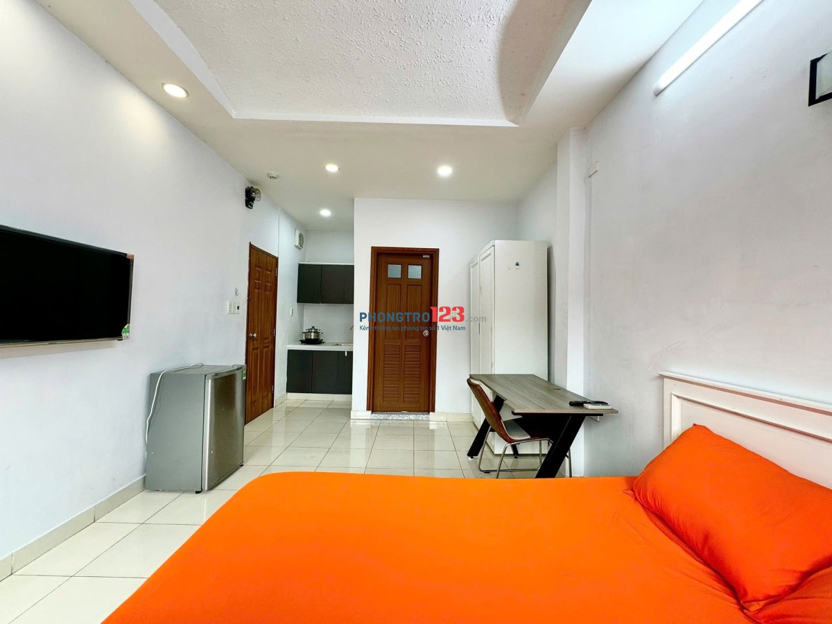 Studio cửa sổ trời thoáng mát - Bà Hom gần Công viên Phú Lâm