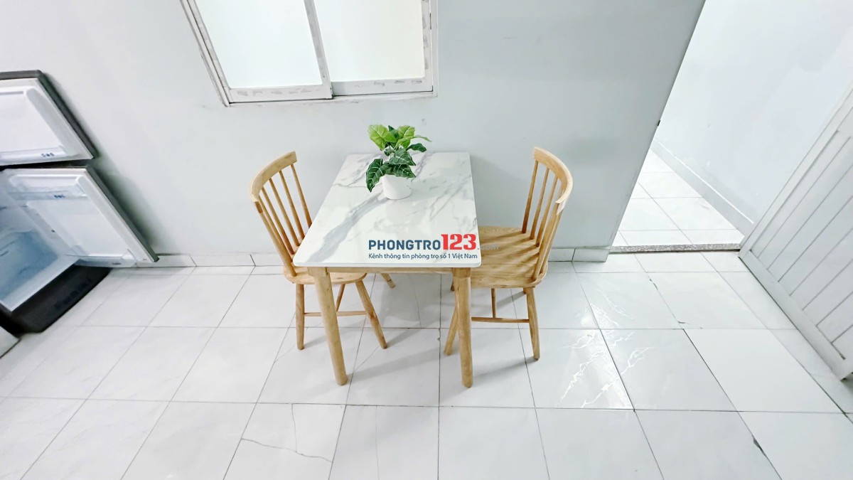 Cho thuê phòng trọ 1pn tách bếp , full nội thất , không gian rộng rãi đường XVNT gần GTVT, UEF, HUTE
