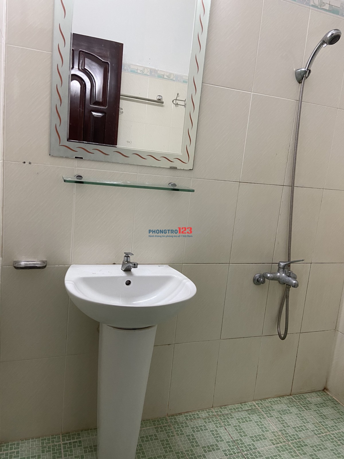 Cho thuê căn hộ đủ tiện nghi tại 8/19A Đinh Tiên Hoàng, Quận 1 giá 7tr/tháng 1pn nội thất đầy đủ