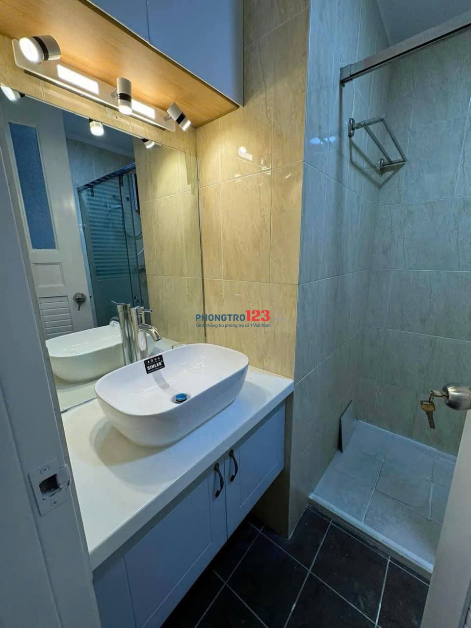 Oriental Plaza, Âu Cơ- cho thuê căn 3p ngủ giá 12tr/tháng