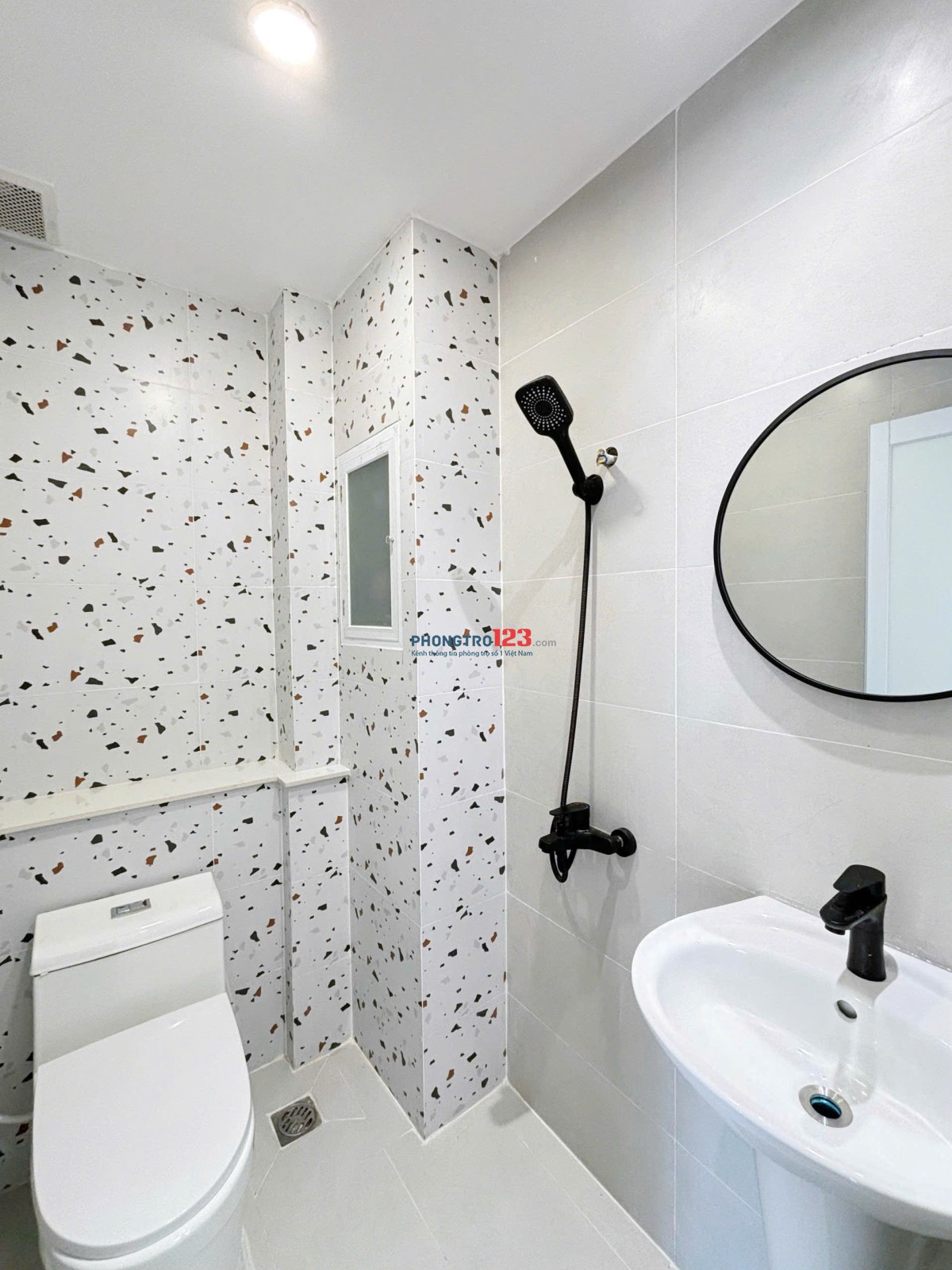 PHÒNG BAN CÔNG MỚI XÂY THOÁNG AN DƯƠNG VƯƠNG FULL TIỆN NGHI CHỈ 5.6 TR