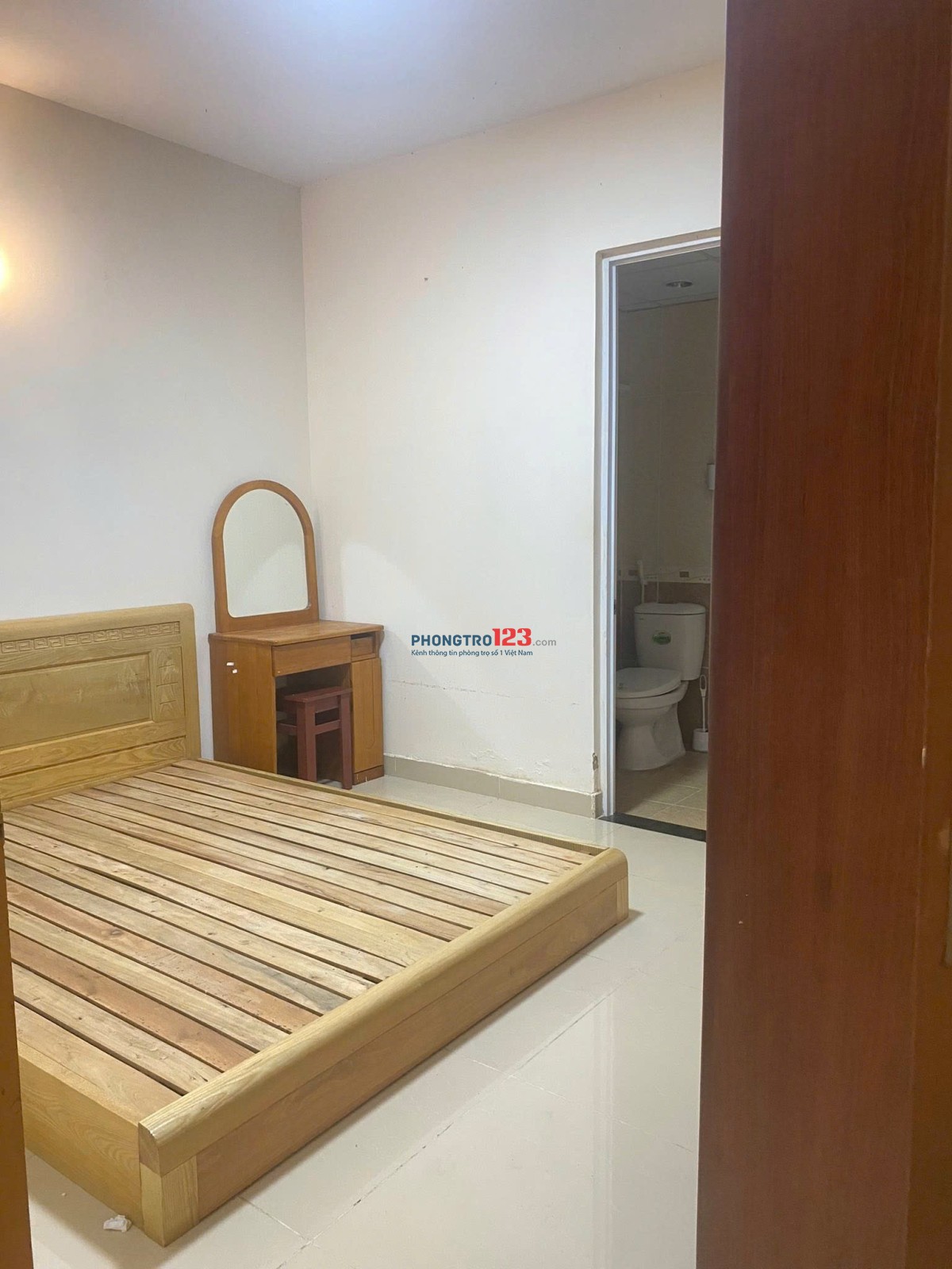 Giá 11tr/tháng căn 2p ngủ- C/c Nguyễn Phúc Nguyên