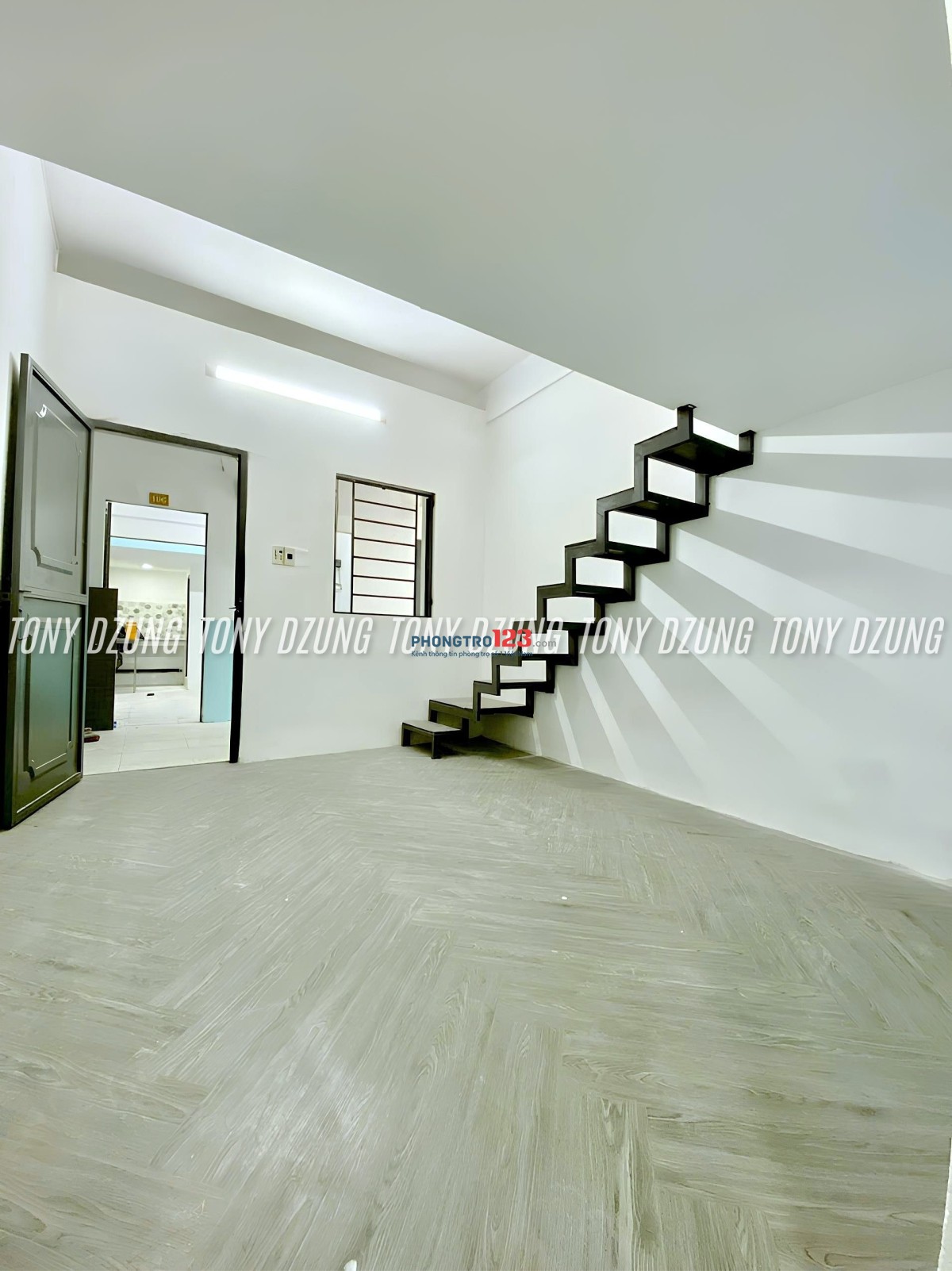 PHÒNG GÁC CÓ CỬA SỔ LỚN - SẴN KỆ BẾP - GẦN NGÃ 5 CHUỒNG CHÓ - ĐH CÔNG NGHIỆP