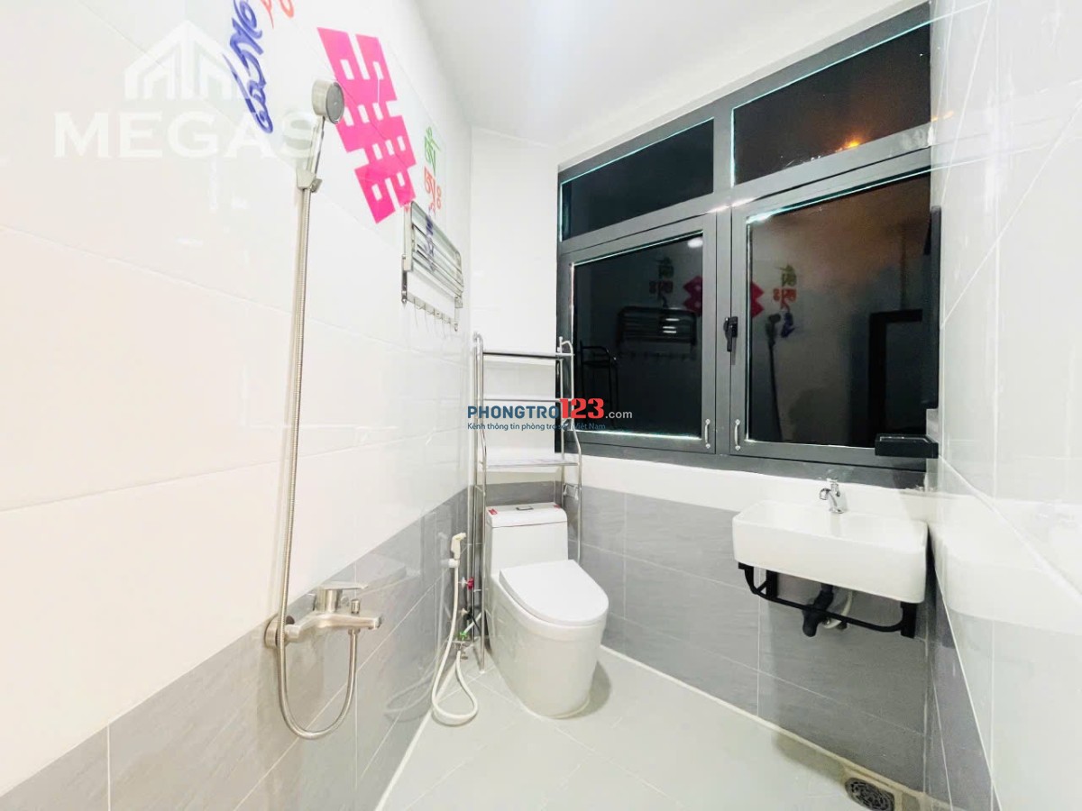  Studio ban công + máy giặt sấy riêng, giáp Q10 – giá tốt