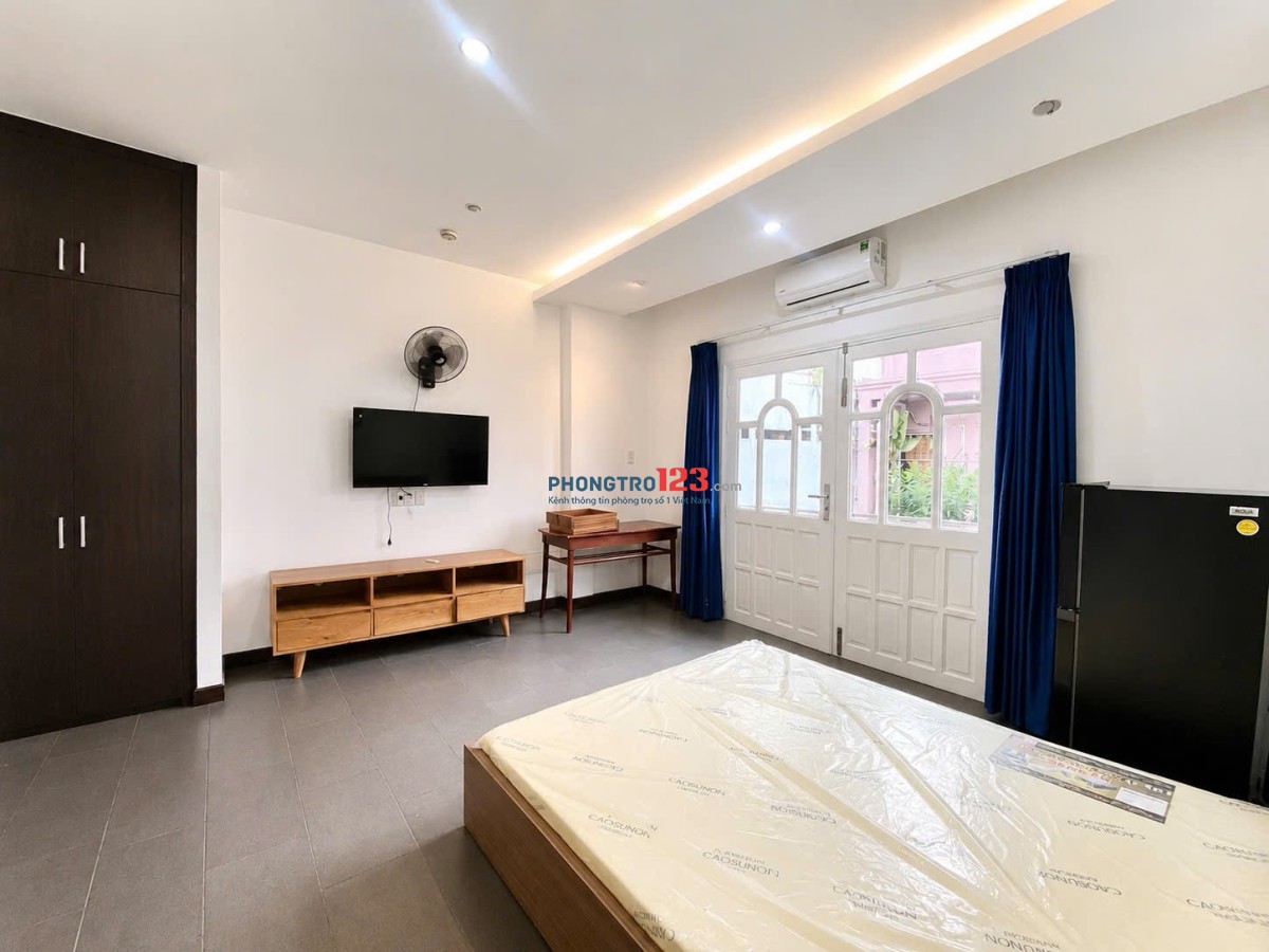PHONG STUDIO FULL NỘI THẤT CÓ BAN CÔNG GẦN ĐẠI HỌC HUTECH, NGOẠI THƯƠNG, GTVT