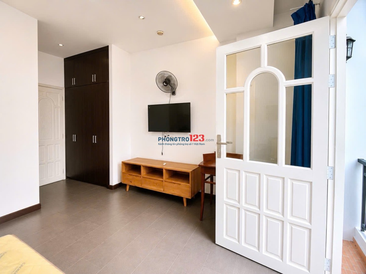PHONG STUDIO FULL NỘI THẤT CÓ BAN CÔNG GẦN ĐẠI HỌC HUTECH, NGOẠI THƯƠNG, GTVT