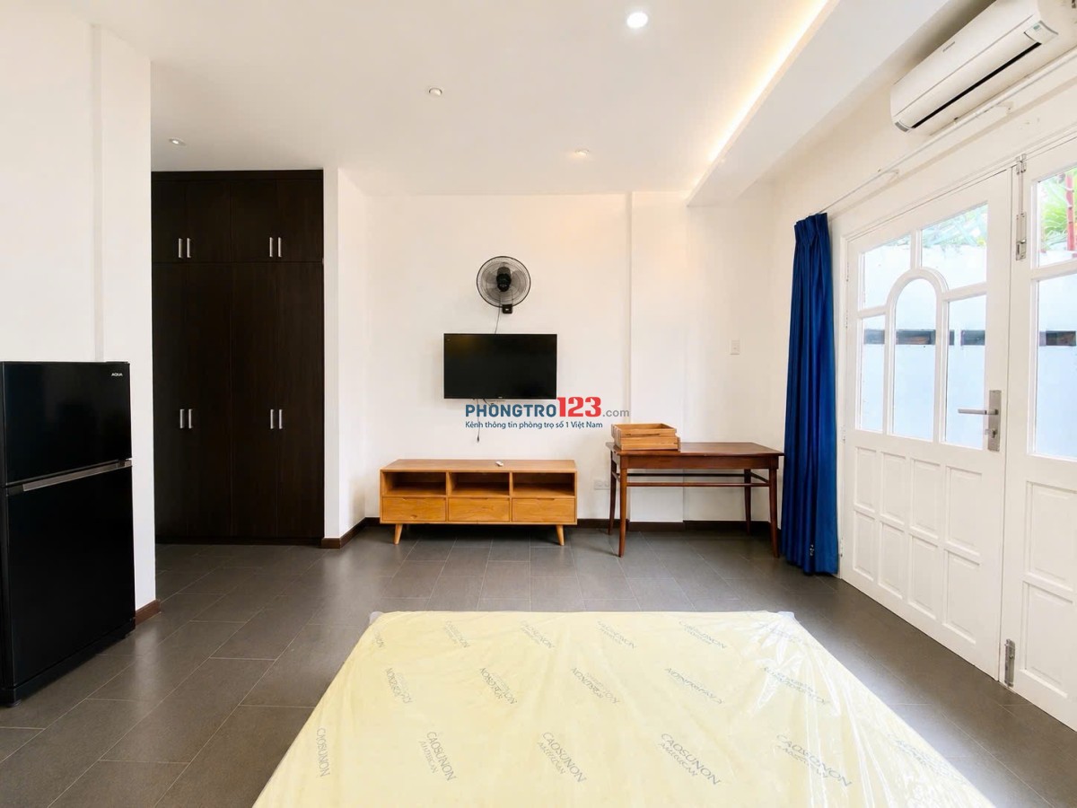 PHONG STUDIO FULL NỘI THẤT CÓ BAN CÔNG GẦN ĐẠI HỌC HUTECH, NGOẠI THƯƠNG, GTVT