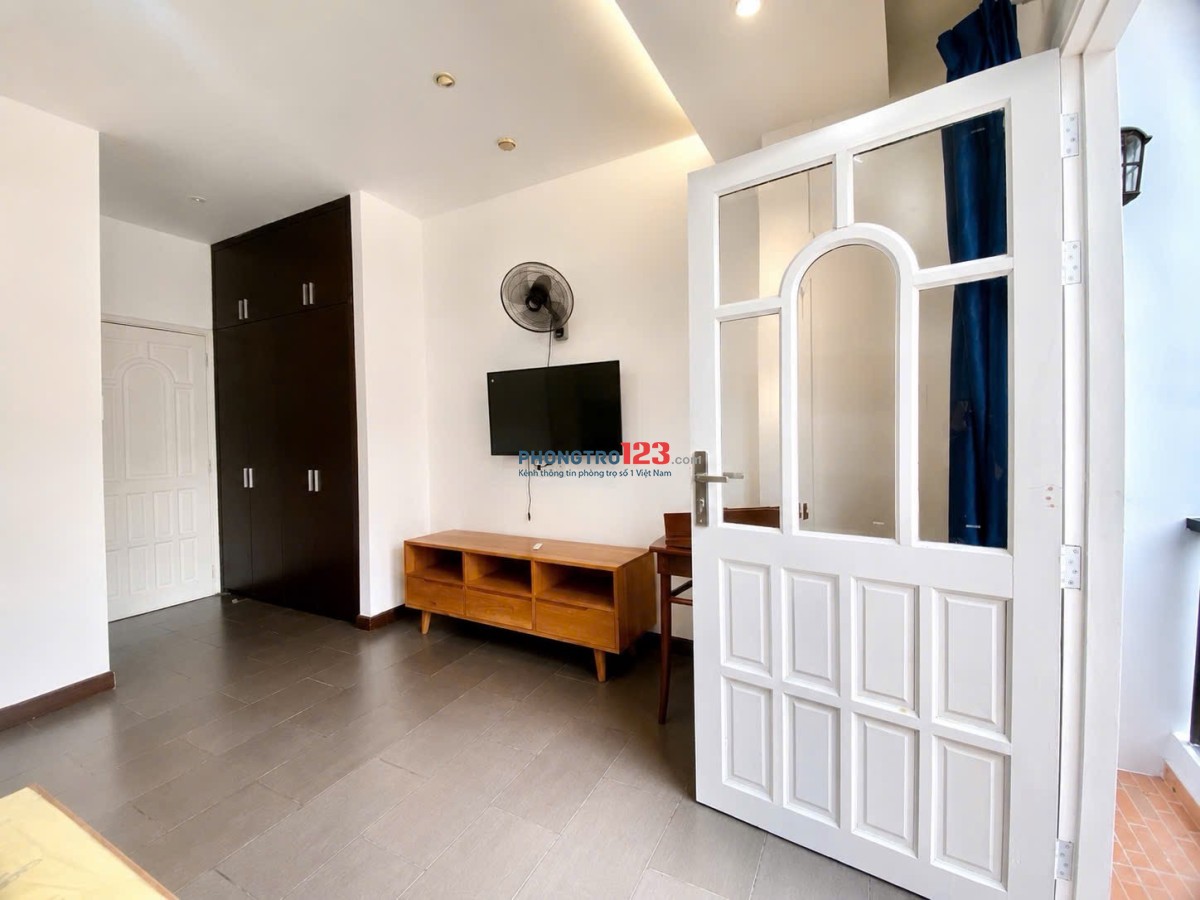 PHONG STUDIO FULL NỘI THẤT CÓ BAN CÔNG GẦN ĐẠI HỌC HUTECH, NGOẠI THƯƠNG, GTVT