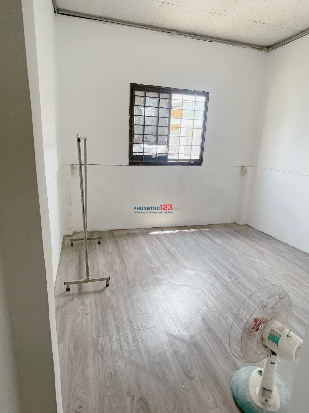 PHÒNG 20M² GẦN CAO THẮNG Q.3 – CƯ XÁ ĐÔ THÀNH – FULL MÁY LẠNH
