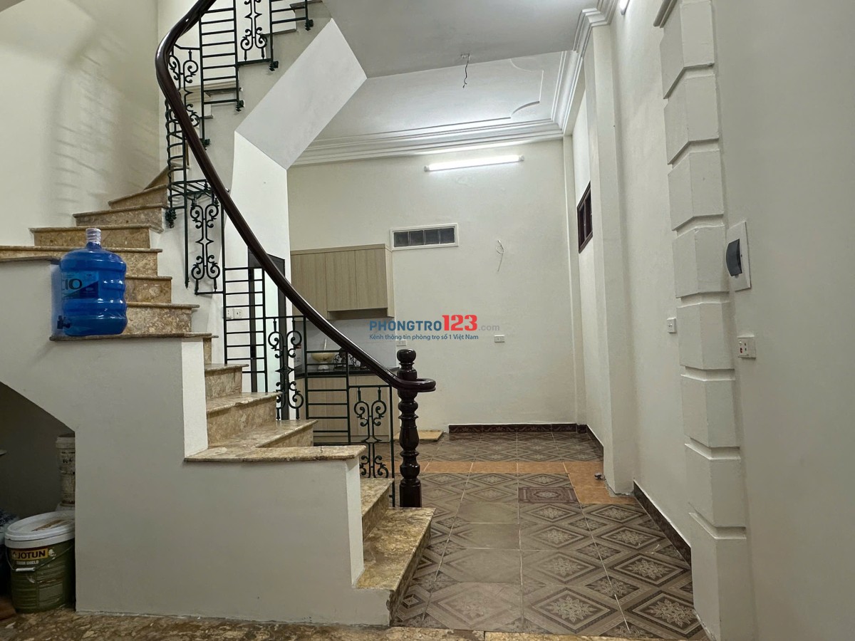 Cho thuê nhà riêng full đồ tại 424 Thụy Khuê, 35m2 x 4 tầng