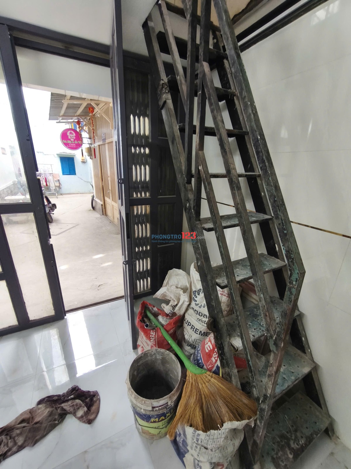  CHO THUÊ NHÀ NGUYÊN CĂN BÀ HOM – PHÚ LÂM – QUẬN 6 1 TRỆT + 1 LẦU + 1 LỬNG – 2 WC – NHÀ VỪA CẢI