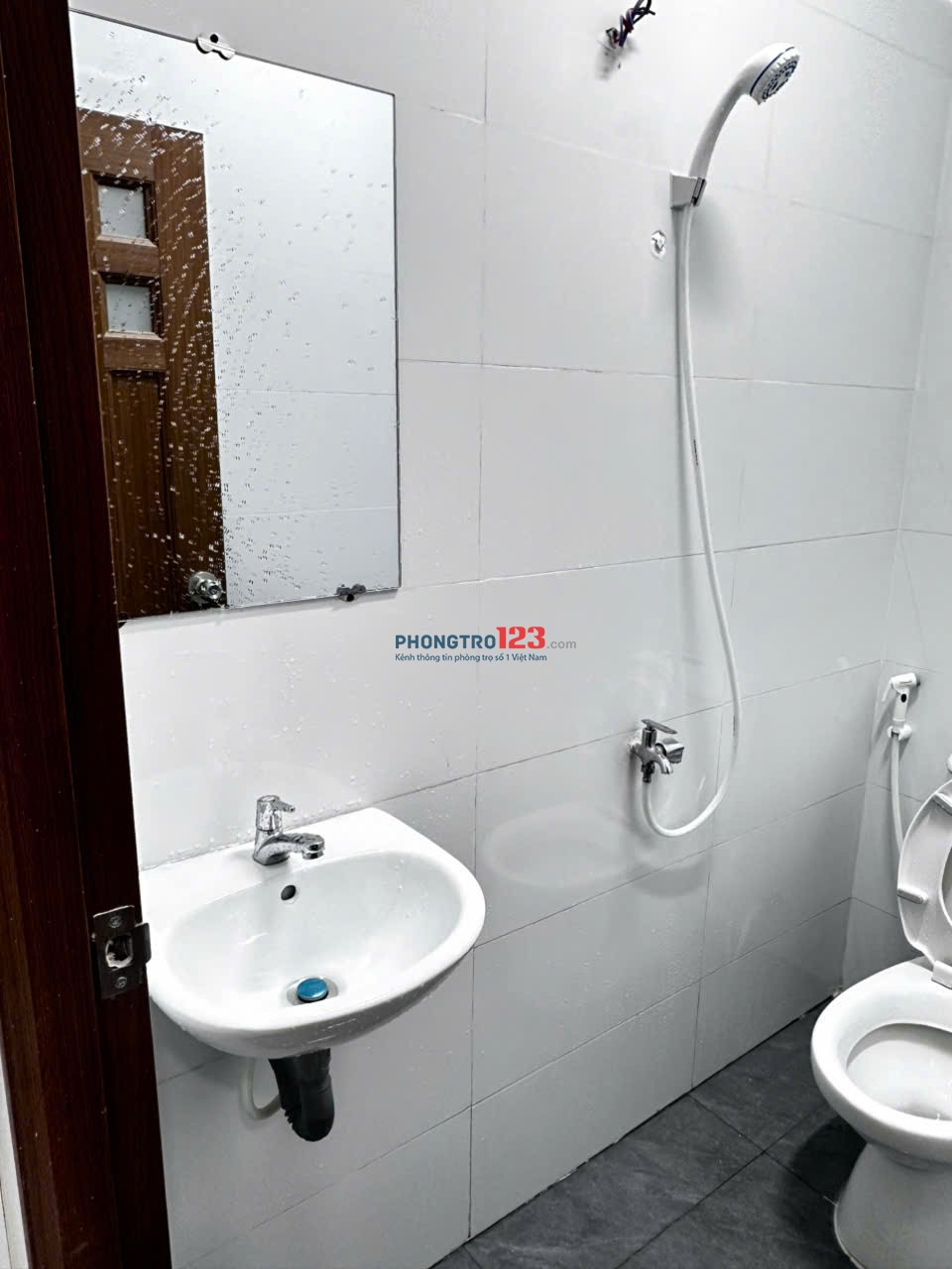 Phòng trọ có gác và Ký túc xá giá chỉ 1tr/tháng tại 112/8/10 Đường An Bình, Phường 5, Quận 5