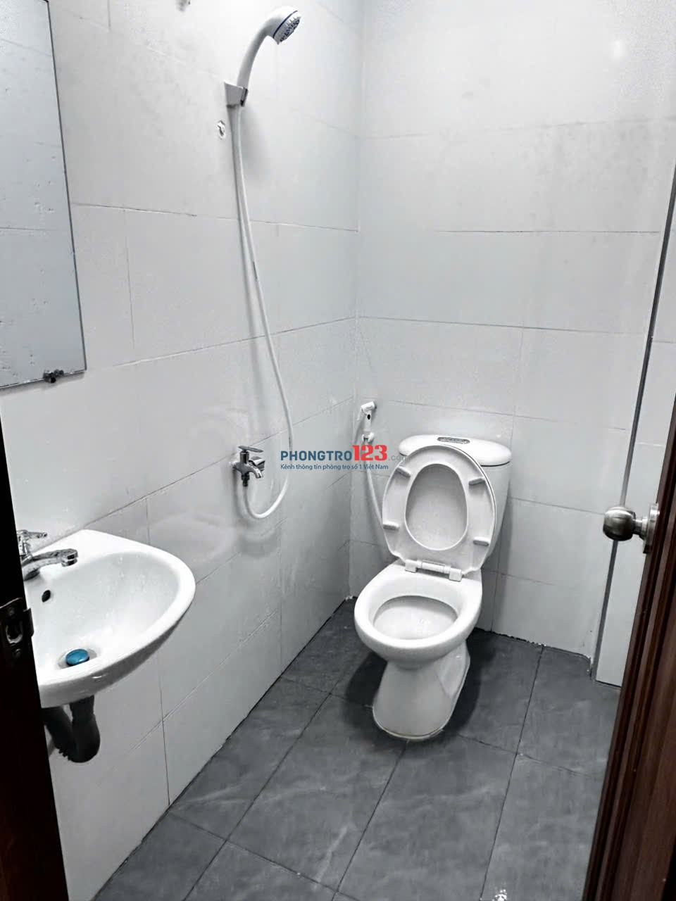 Phòng trọ có gác và Ký túc xá giá chỉ 1tr/tháng tại 112/8/10 Đường An Bình, Phường 5, Quận 5