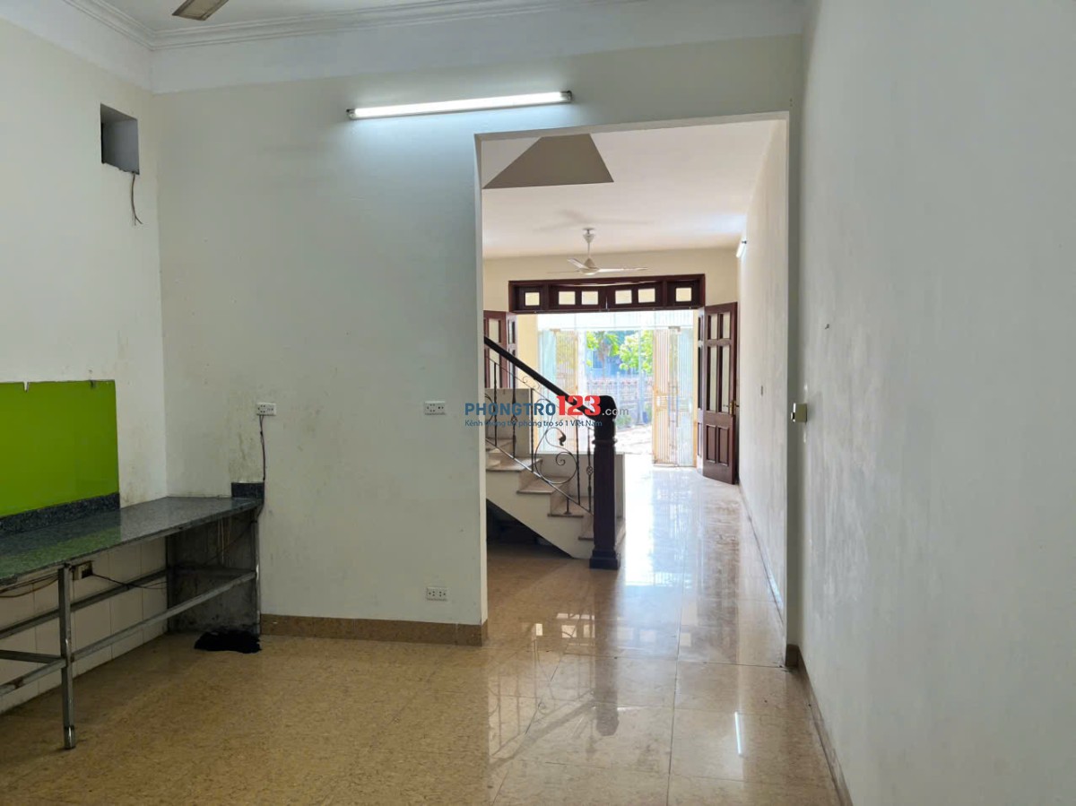 Cho thuê nhà riêng, chính chủ, diện tích sàn 75m2*3.5 tầng