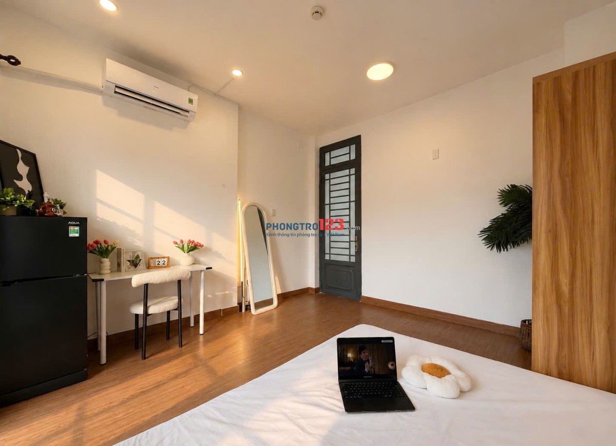 Cho thuê phòng có ban công rộng, Full nội thất | Bình Thạnh gần VLU