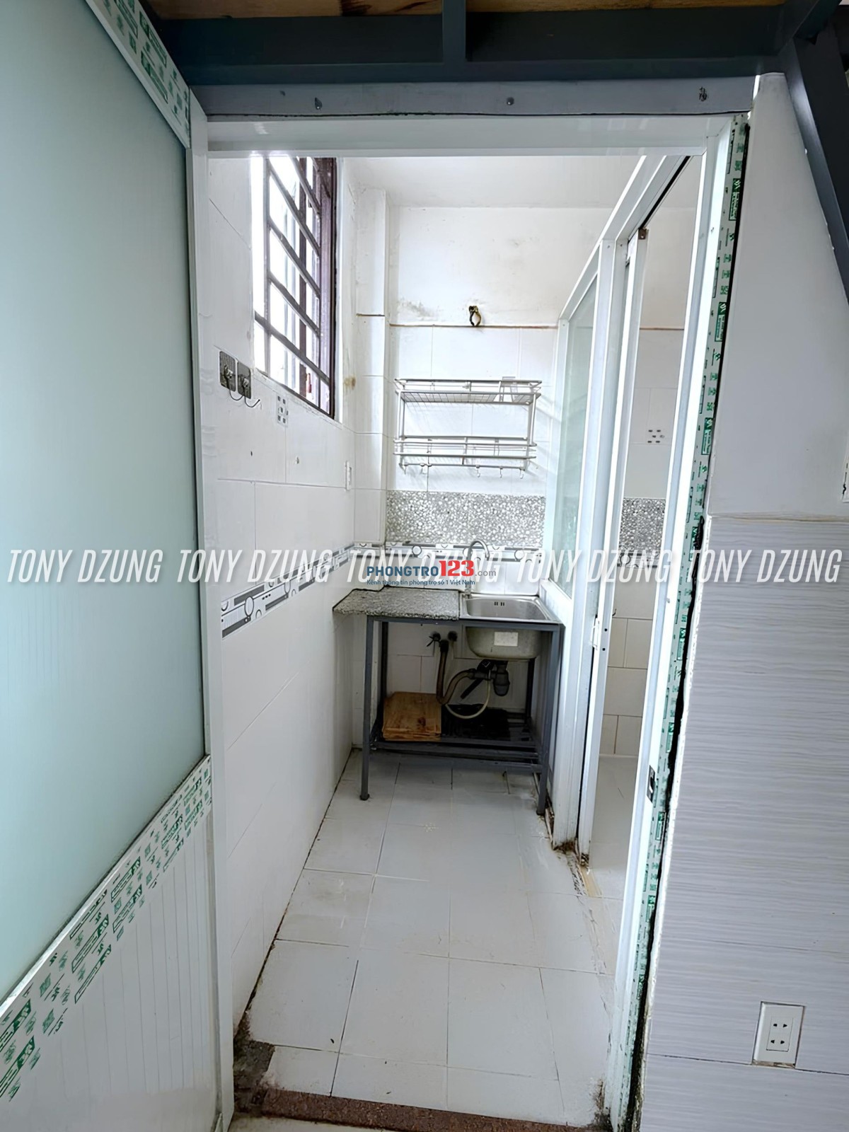 PHÒNG GÁC, CÓ CỬA SỔ FULL NỘI THẤT - TÁCH BẾP - GẦN ĐH VĂN LANG - NGAY DƯƠNG QUẢNG HÀM
