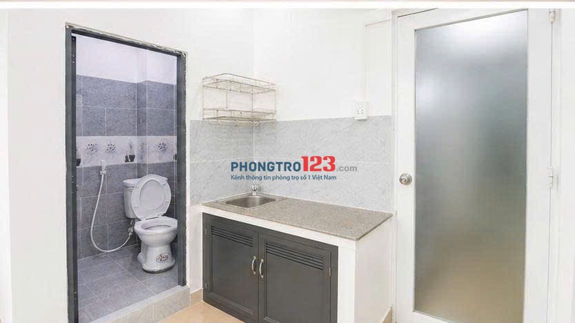 Thuê ngay phòng trọ 28m2 ban công full nội thất ngay Nguyễn Xí gần Văn Lang CS3, UTH giáp Quận 1,3