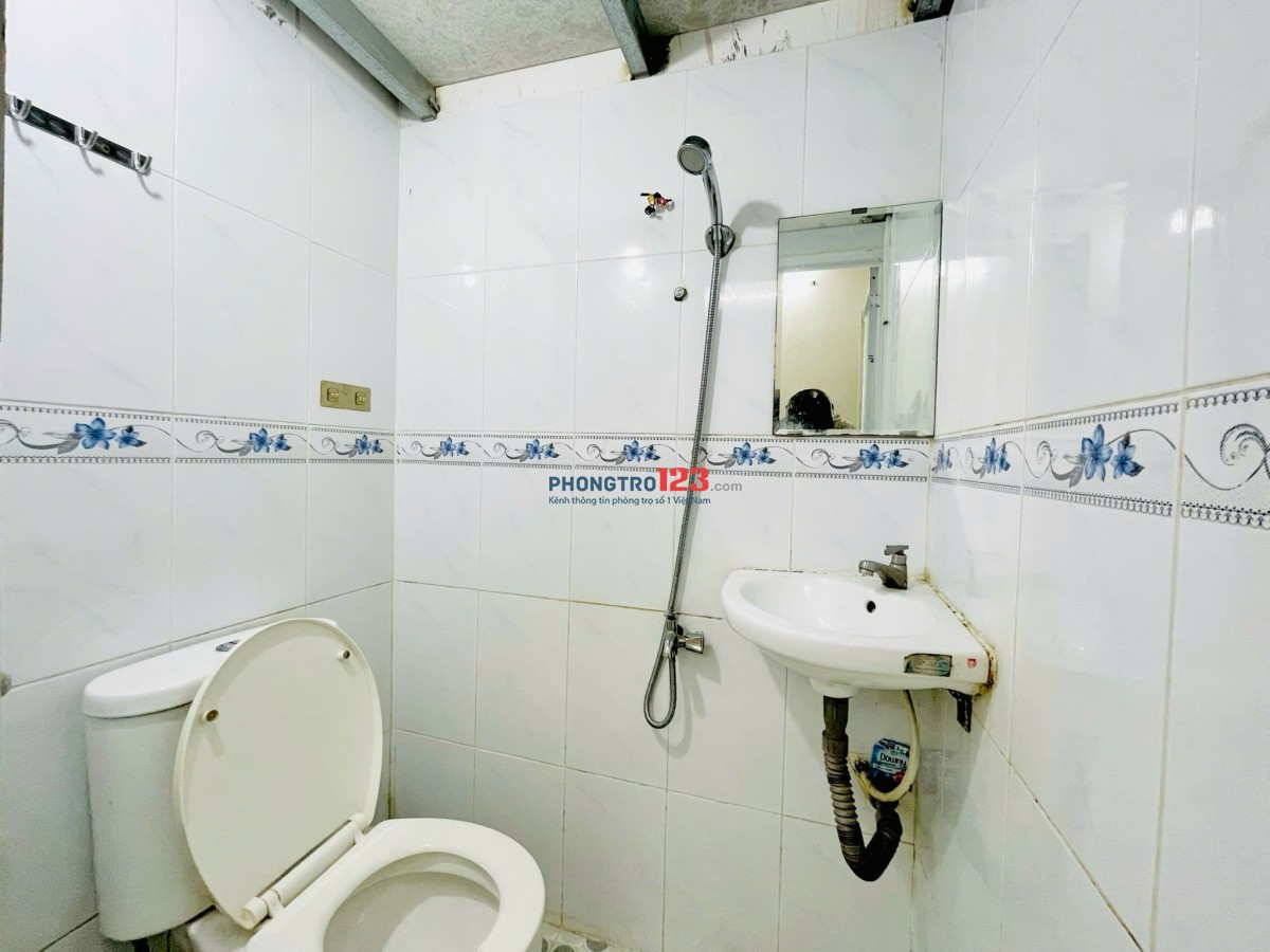 Cho thuê phòng trọ 23m2 có máy lạnh cửa sổ thoáng ở 1 - 2 bạn ngay Thanh Đa gần HUTECH,UTH giáp Q1,3