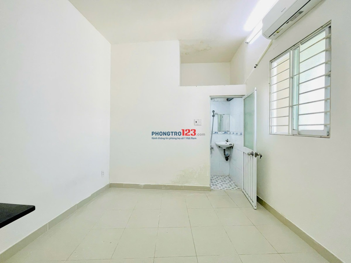 Cho thuê phòng trọ 23m2 có máy lạnh cửa sổ thoáng ở 1 - 2 bạn ngay Thanh Đa gần HUTECH,UTH giáp Q1,3