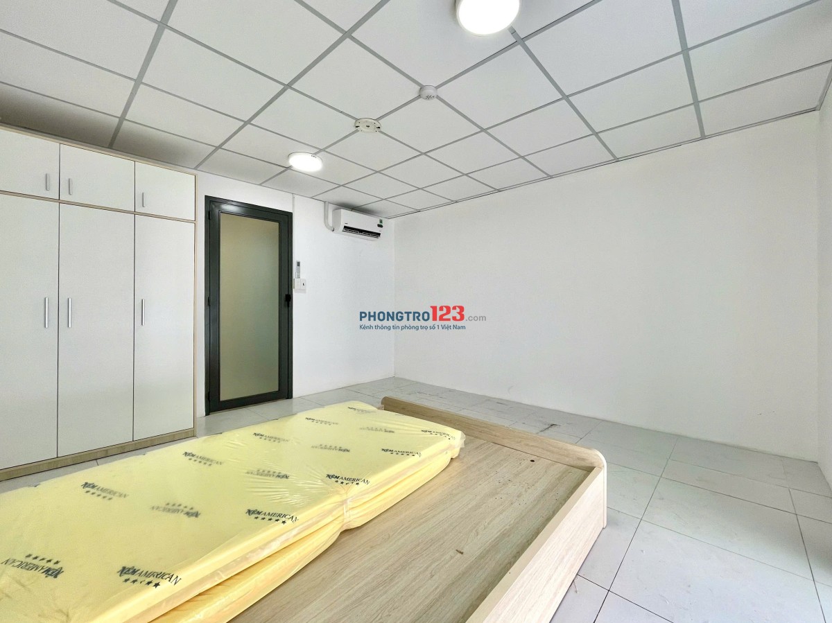 PHÒNG FULL NỘI THẤT CÓ BAN CÔNG SIÊU RỘNG GẦN ĐH VĂN LANG, CÔNG NGHIỆP, LUẬT, QUỐC GIA,…