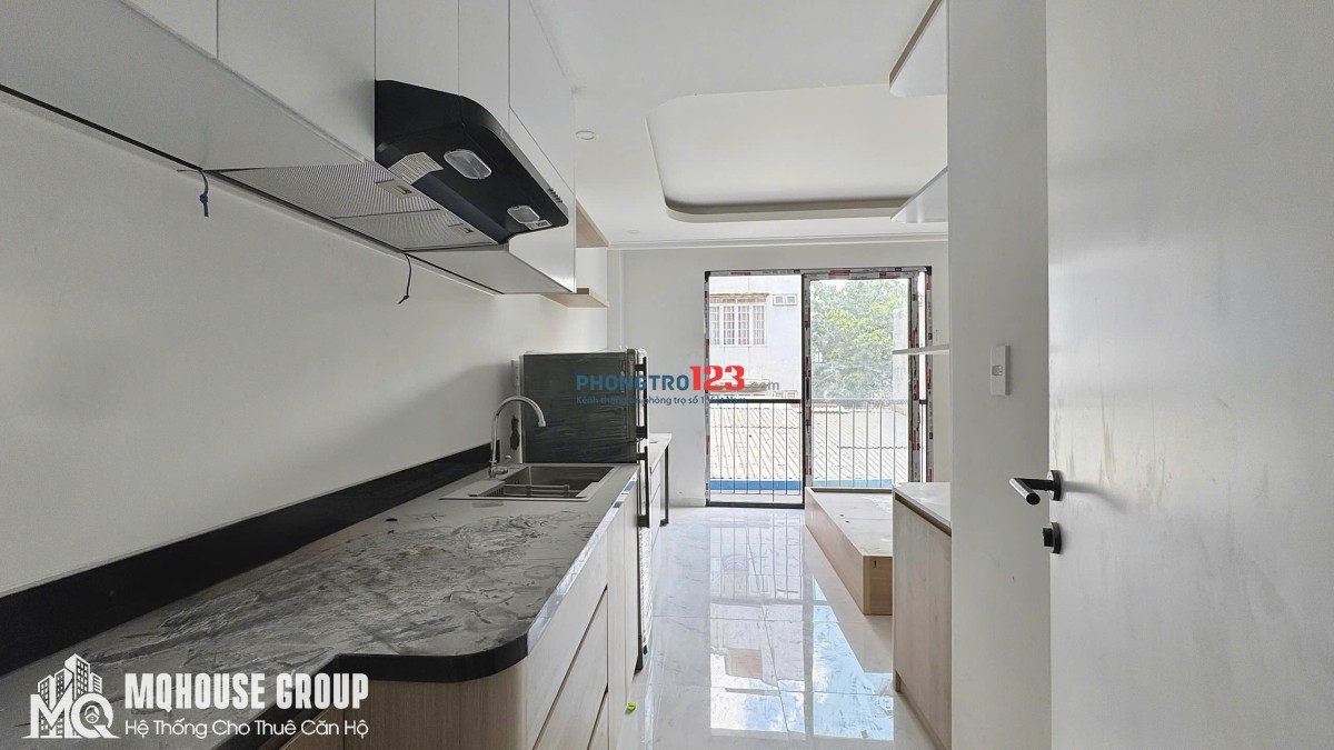 MỚI KHAI TRƯƠNG - Căn Hộ Ban Công khu bêpx xa giường Full nội thất Ung Văn Khiêm 5 phút tới UTH FTU2
