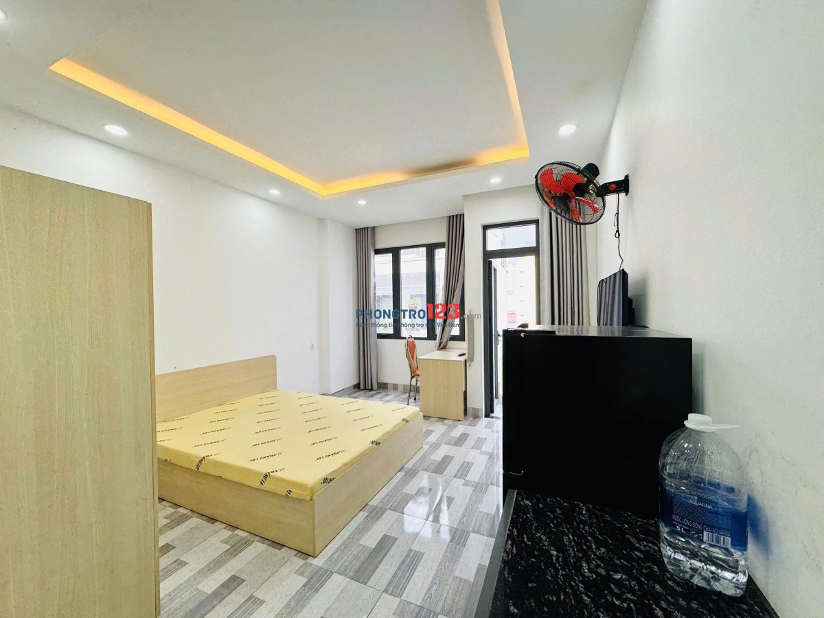 Cho thuê phòng ban công thoáng, TV, giá HSSV – Đi bộ qua VLU, gần IUH | Nơ Trang Long, Bình Thạnh