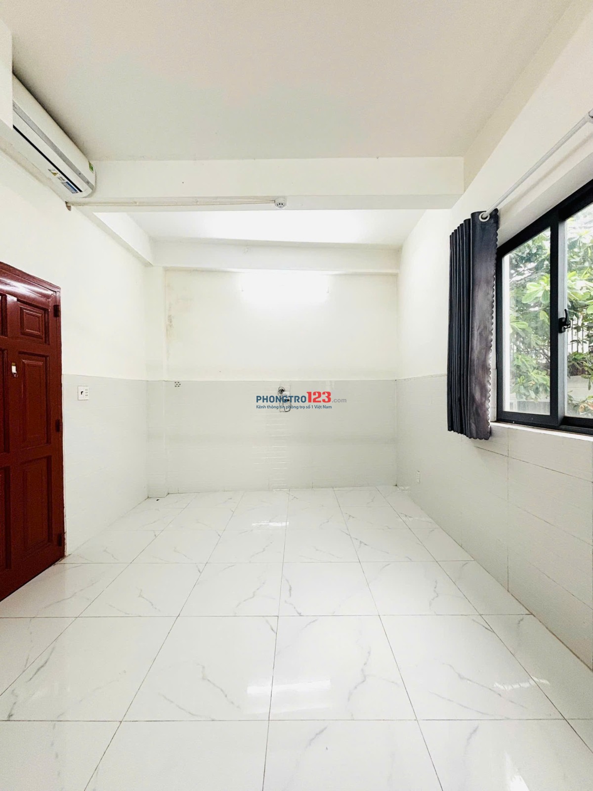 CHO THUÊ PHÒNG SẴN MÁY LẠNH - RỘNG 40M2 - CỬA SỔ TRỜI NGAY THỐNG NHẤT - LÊ ĐỨC THỌ -ĐH VĂN LANG