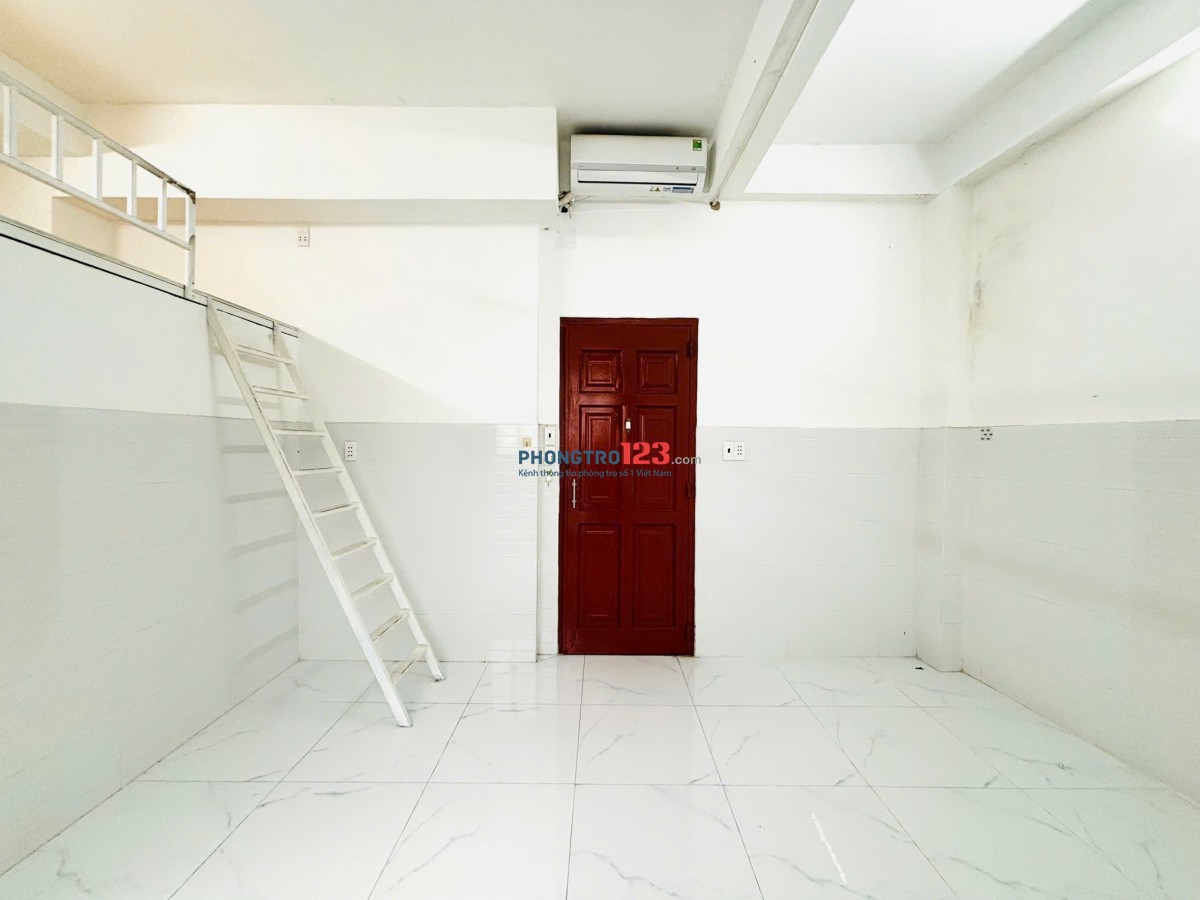 CHO THUÊ PHÒNG SẴN MÁY LẠNH - RỘNG 40M2 - CỬA SỔ TRỜI NGAY THỐNG NHẤT - LÊ ĐỨC THỌ -ĐH VĂN LANG