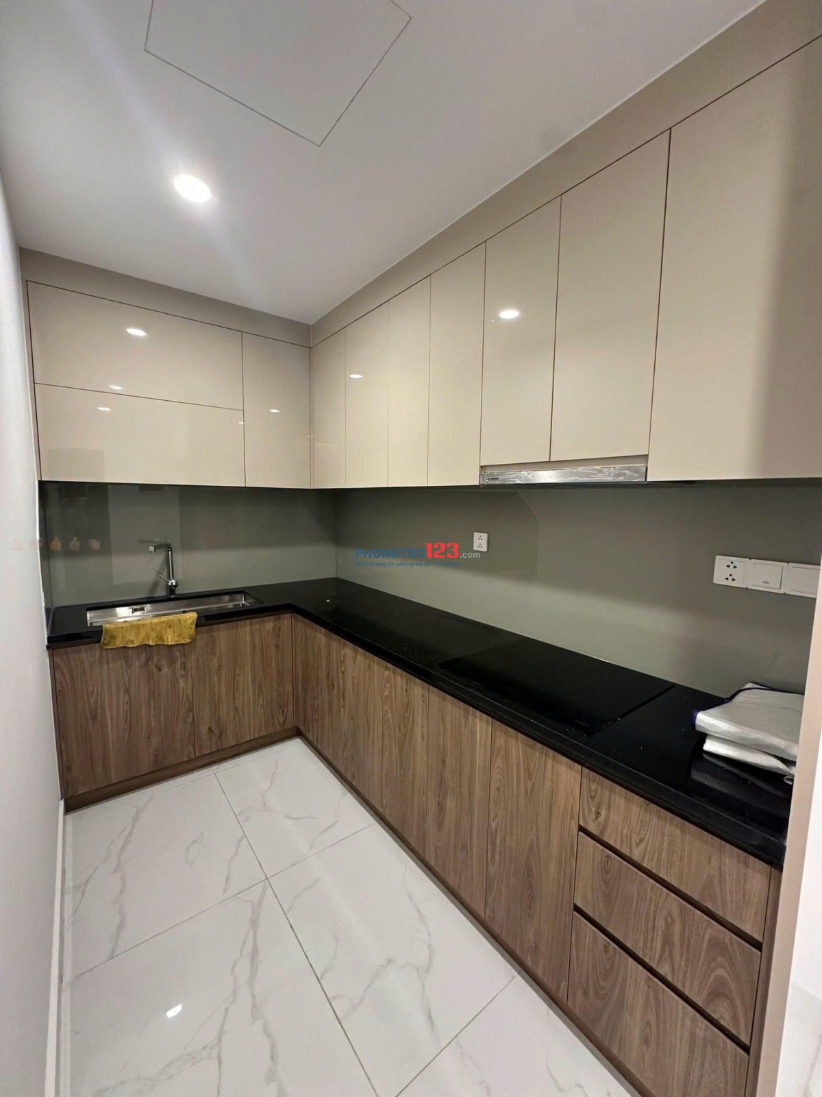 Chung cư Sacomrel-584, Lũy Bán Bích 3PN, 105m2, ko nội thất giá 11 Triệu/th.