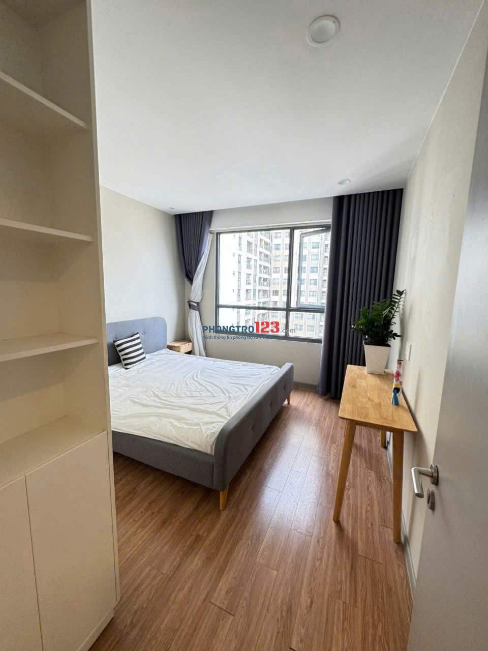 Cho thuê C.c cao cấp Charmington La Pointe, Quận 10 - 3PN, giá thuê 25tr/tháng