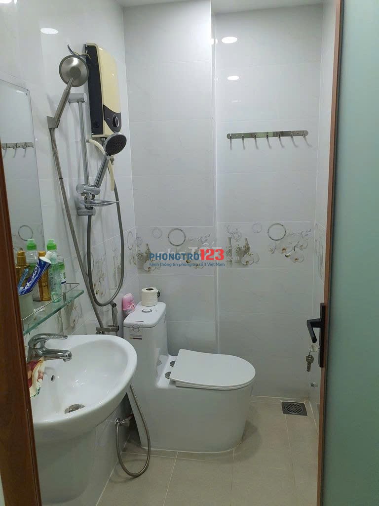 Cho thuê rẻ nguyên căn 1 trệt 3 lầu Nguyễn Đình Chiểu Quận 3 TP.HCM