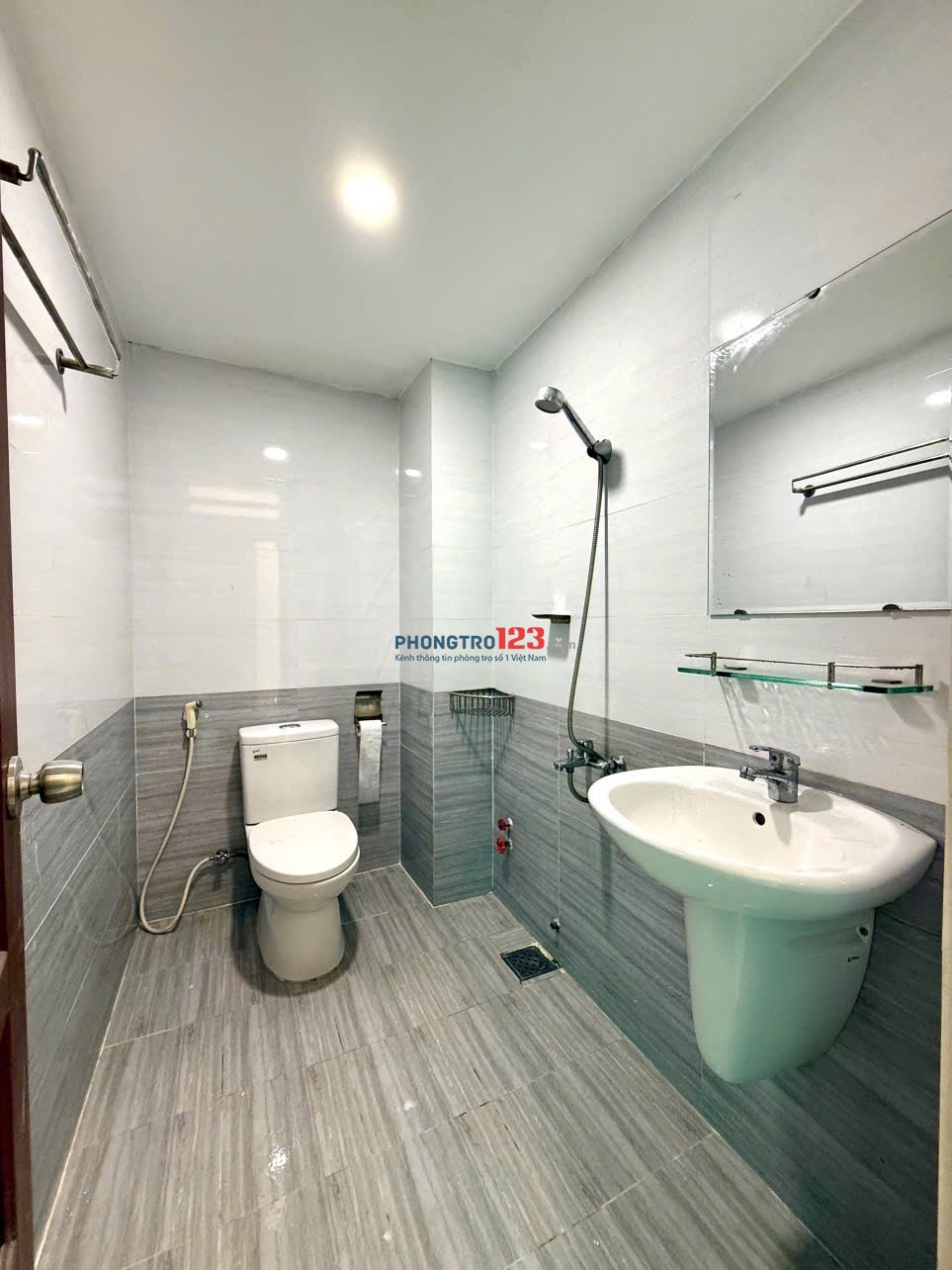 FULL NỘI THẤT CÓ BAN CÔNG GẦN ĐẠI HỌC MỞ, NGOẠI THƯƠNG, KINH TẾ, VĂN LANG, MỸ THUẬT,…