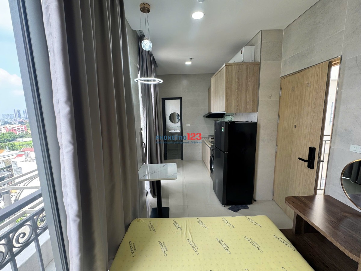 PHÒNG BAN CÔNG LỚN-BẢO VỆ-THANG MÁY-FULL NỘI THẤT-MÁY GIẶT RIÊNG-XVNT GẦN HÀNG XANH UEF HUTECH UTH