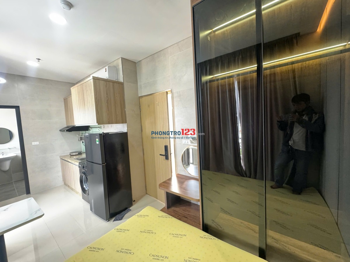 PHÒNG BAN CÔNG LỚN-BẢO VỆ-THANG MÁY-FULL NỘI THẤT-MÁY GIẶT RIÊNG-XVNT GẦN HÀNG XANH UEF HUTECH UTH