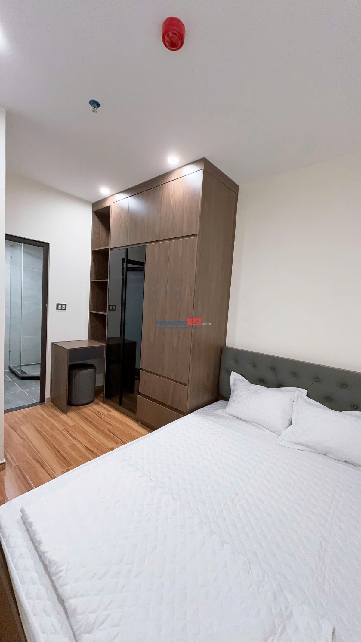 Chính chủ cho thuê 2 ngủ full đồ tại tây hồ, thoáng mát, sang trọng.
