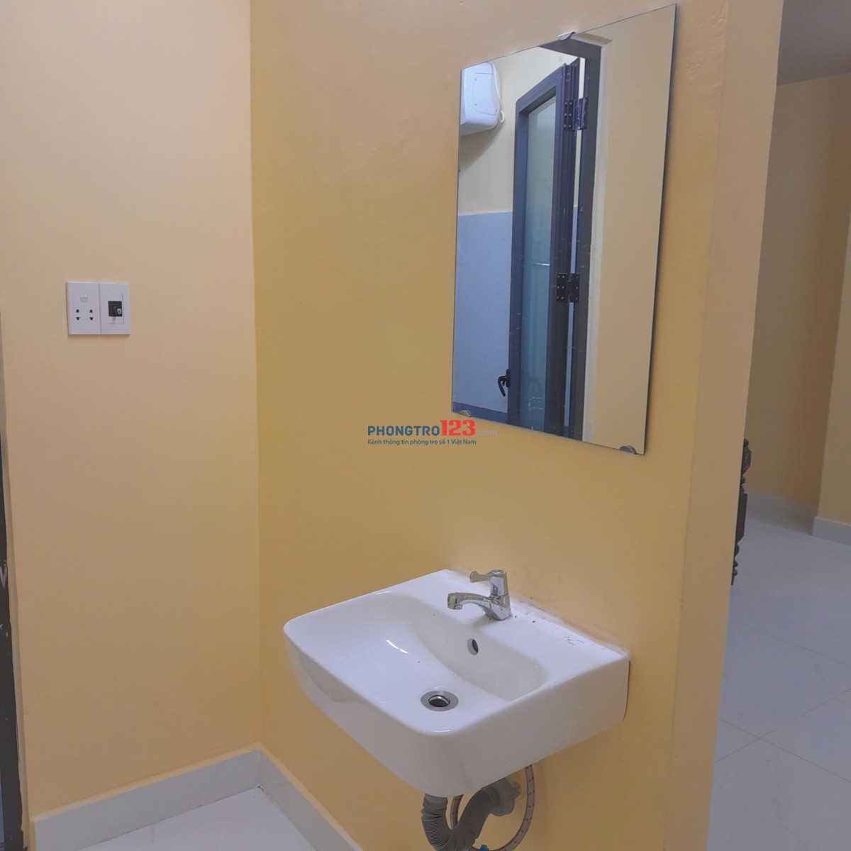 Cho thuê nhà nguyên căn tại trung tâm thành phố, gần bệnh viện đa khoa, trường học, siêu thị...T93m2