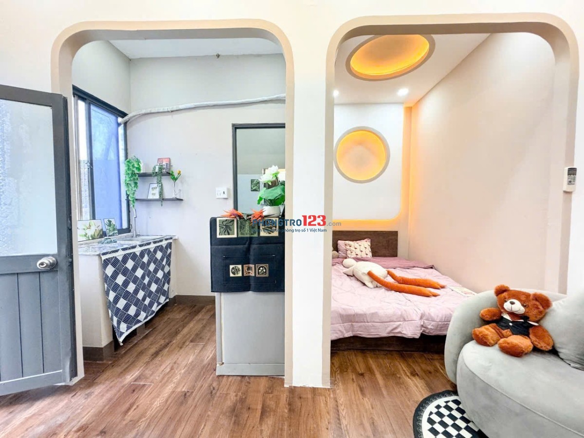 Cho thuê căn hộ 1 phòng ngủ có ban công đường ung Văn khiêm Bình Thạnh gần đại học ngoại thương 500m
