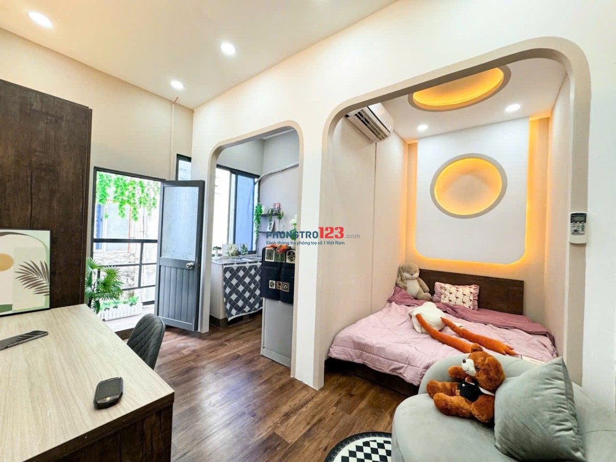 Cho thuê căn hộ 1 phòng ngủ có ban công đường ung Văn khiêm Bình Thạnh gần đại học ngoại thương 500m