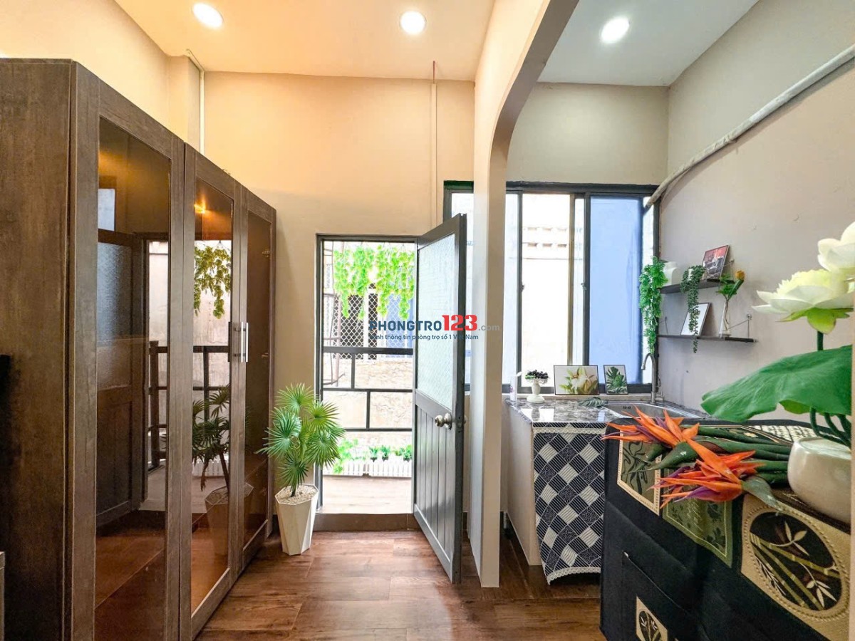 Cho thuê căn hộ 1 phòng ngủ có ban công đường ung Văn khiêm Bình Thạnh gần đại học ngoại thương 500m