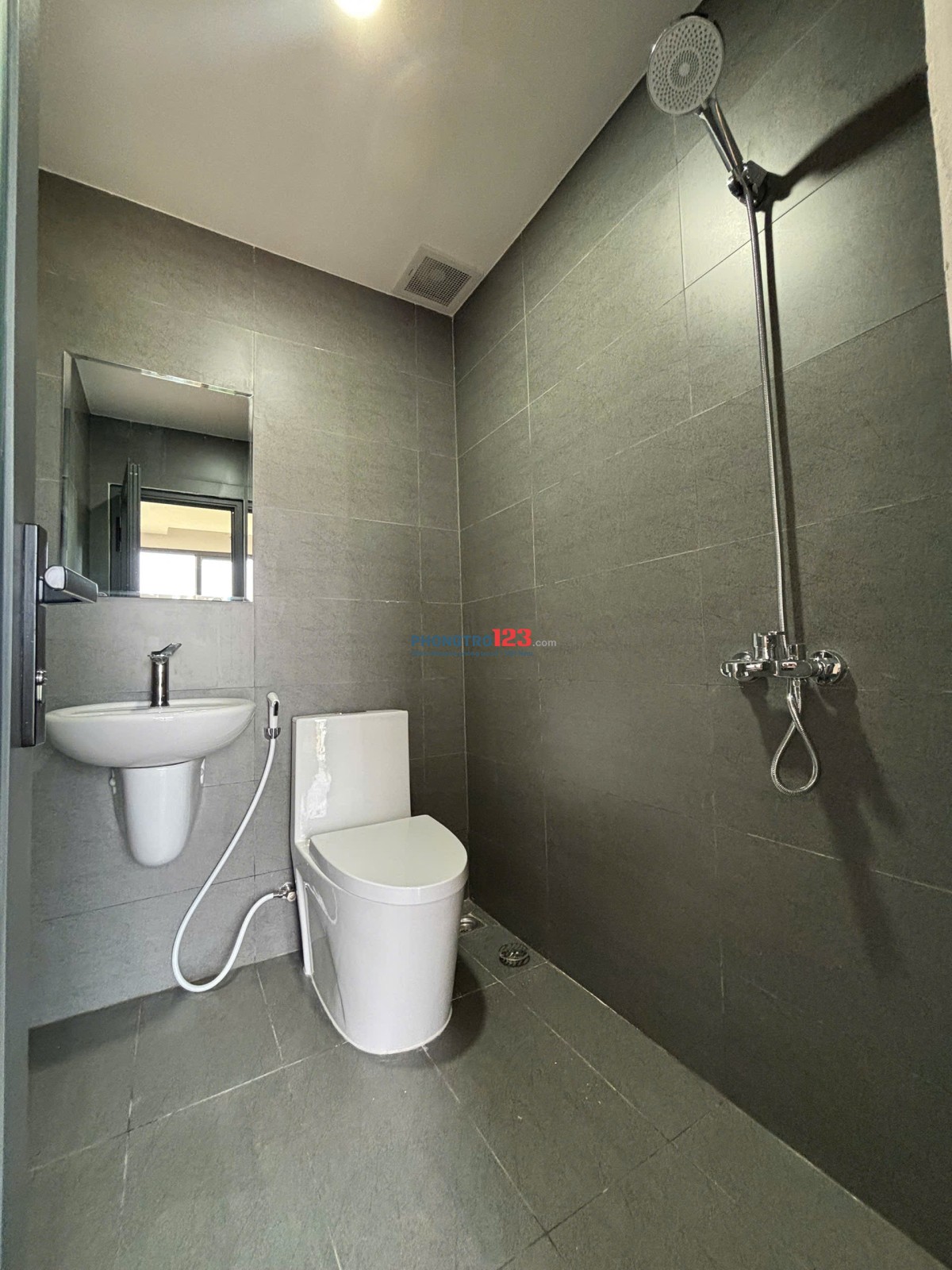 CHDV đi bộ tới UMT, ngay cát lái, 4tr7 siêu rộng 30m2 full nt có ban công (30/8 ở được)