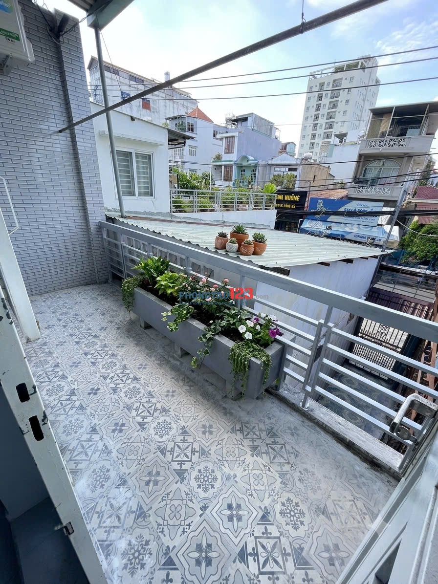 Căn hộ full nội thất - Ban công - 200m ra Aeon Mall Tân Phú - Gần ĐH Công Thương