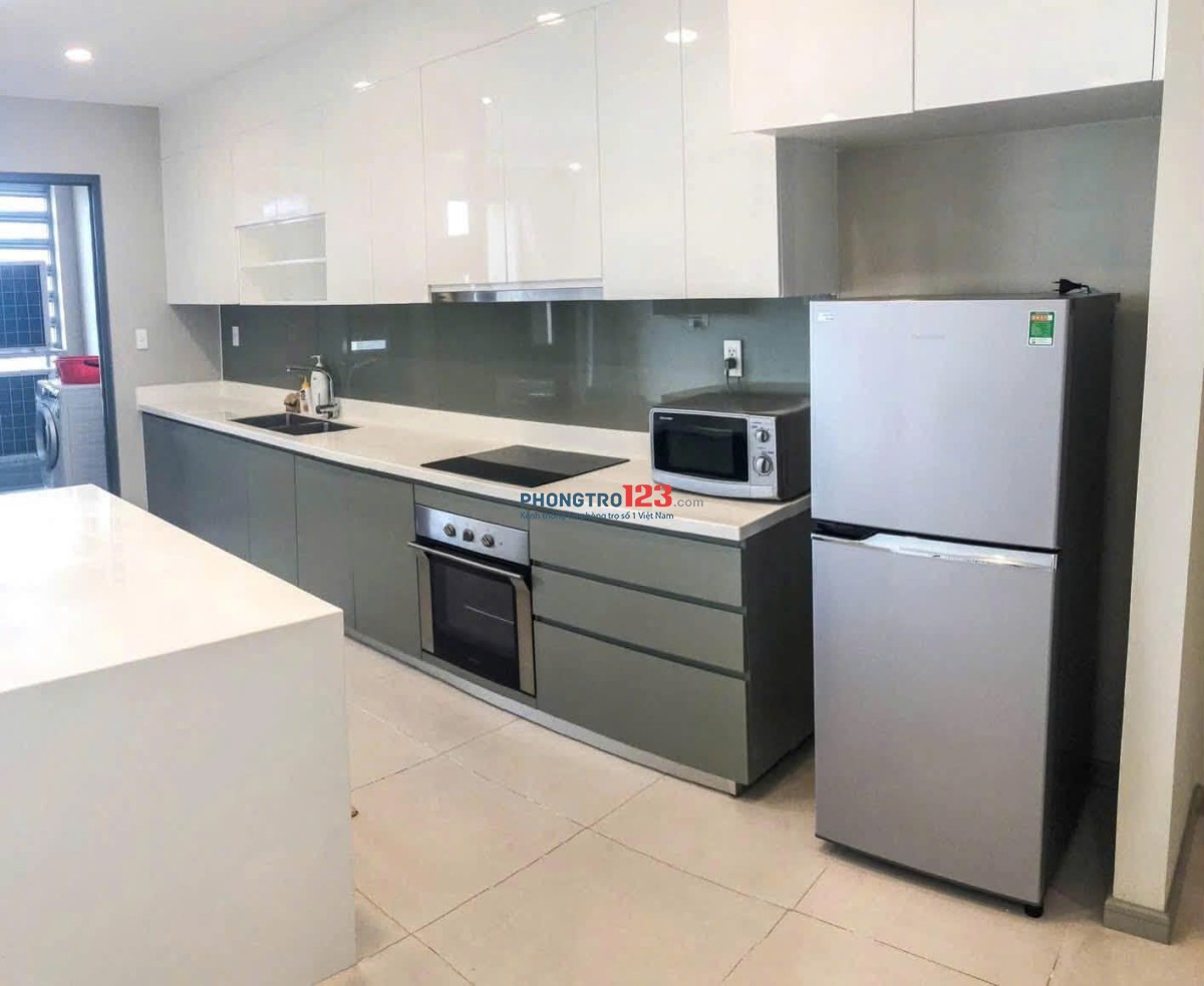 Chung cư Hoa Sen-Lạc Long Quân 3PN Full NT, Ban công rộng giá 14 tr/th