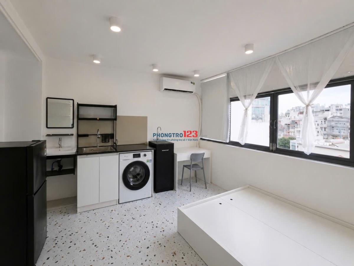 Cho thuê căn có cửa sổ lớn, Full tiện nghi, Phú Nhuận gần UEH, UFM, VLU.