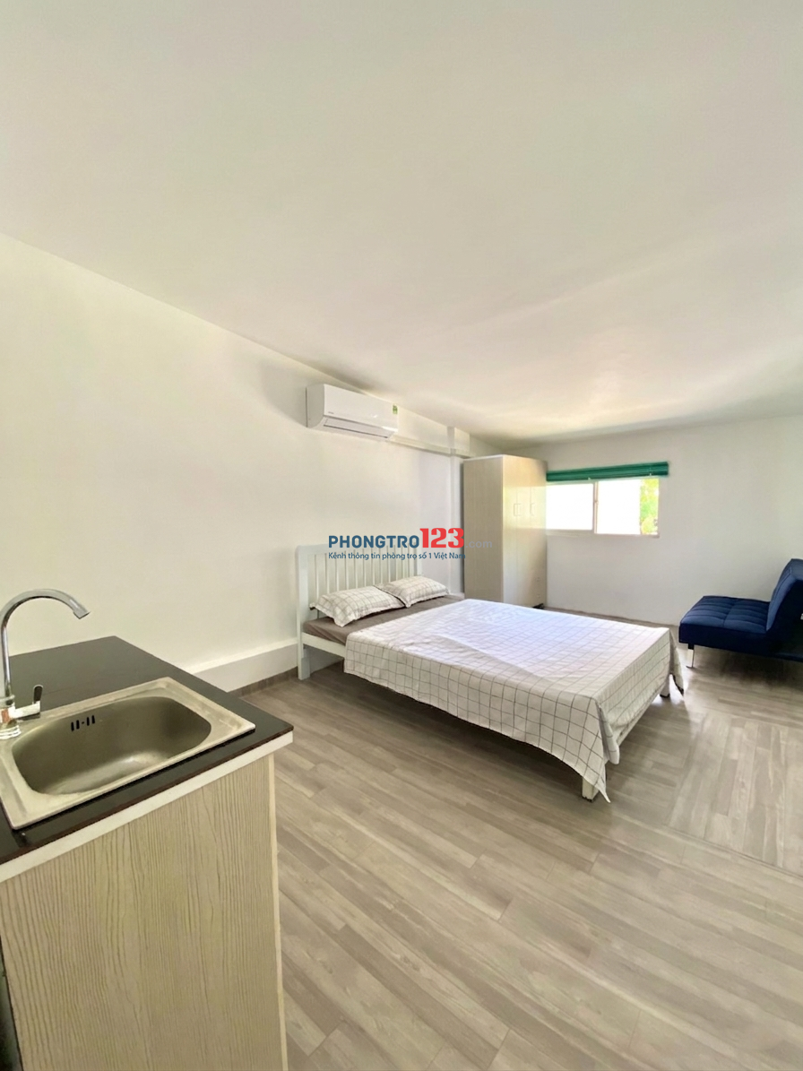 Phòng mới, giá rẻ, sẵn nội thất. Ngay mặt tiền Ng Thái Sơn, Sát VINCOM