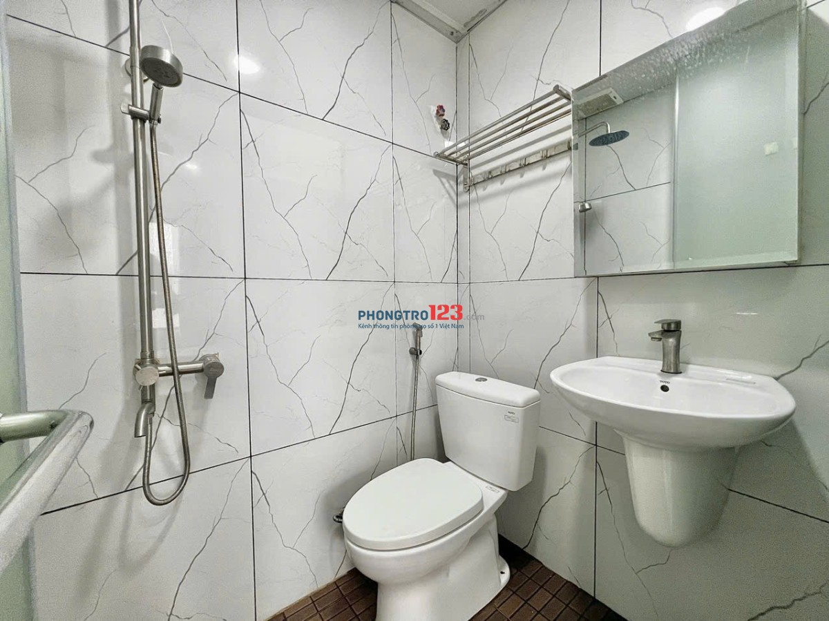 Cho thuê căn hộ ban công gần chợ bà Chiểu Nguyễn Văn Đậu Bình Thạnh
